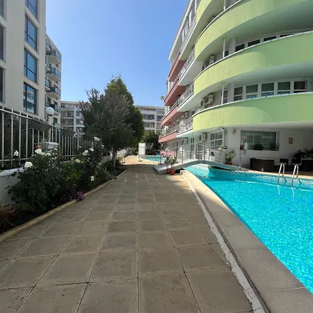 דירה Pirop City